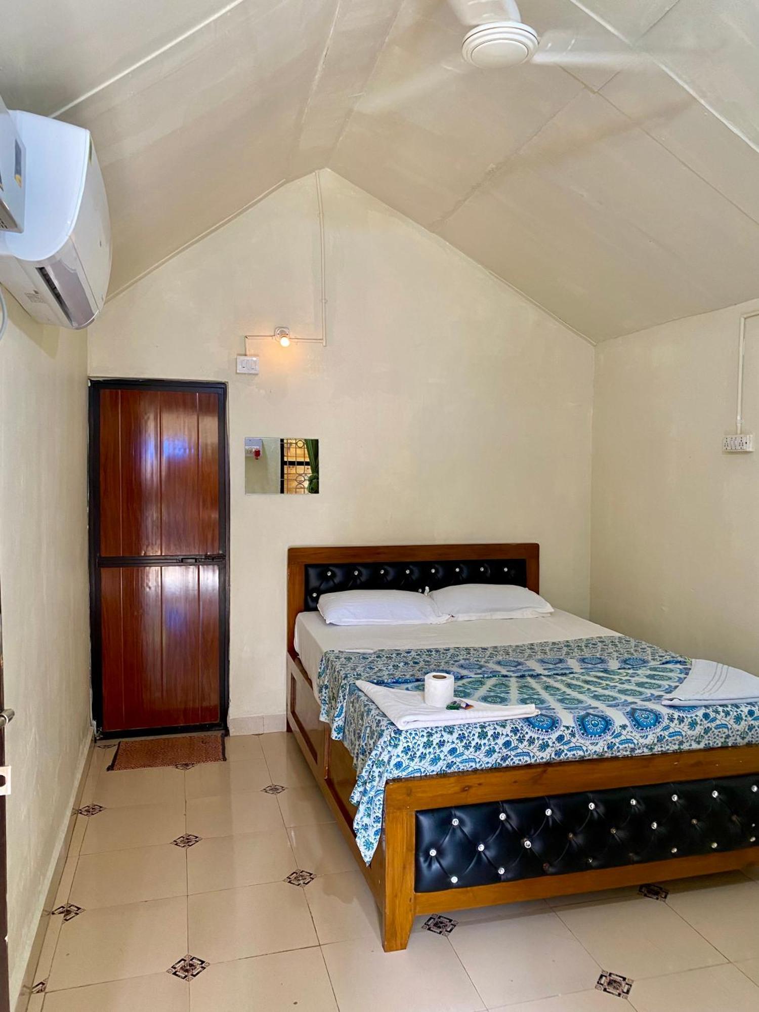 Chill Out Jasmine Restaurant Bar Rooms Palolem Bagian luar foto